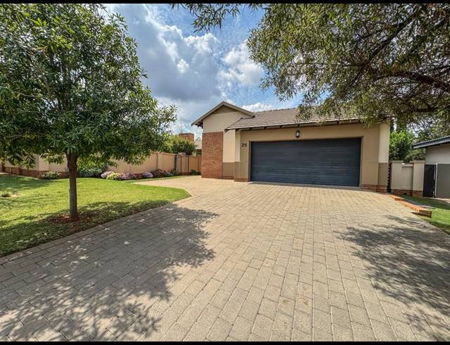 3 BEDROOM HOUSE FOR SALE IN MIDSTREAM HILL